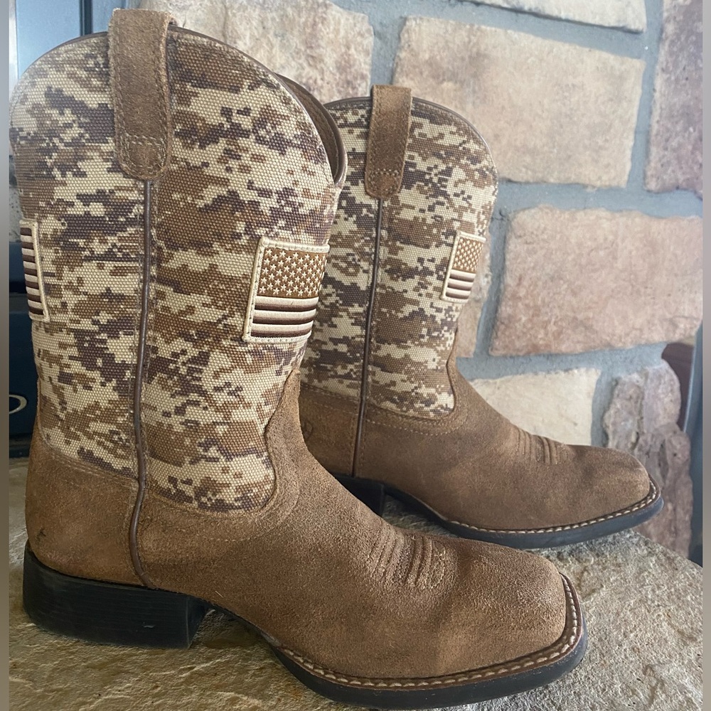 Ariat kids boot size 2 almost new